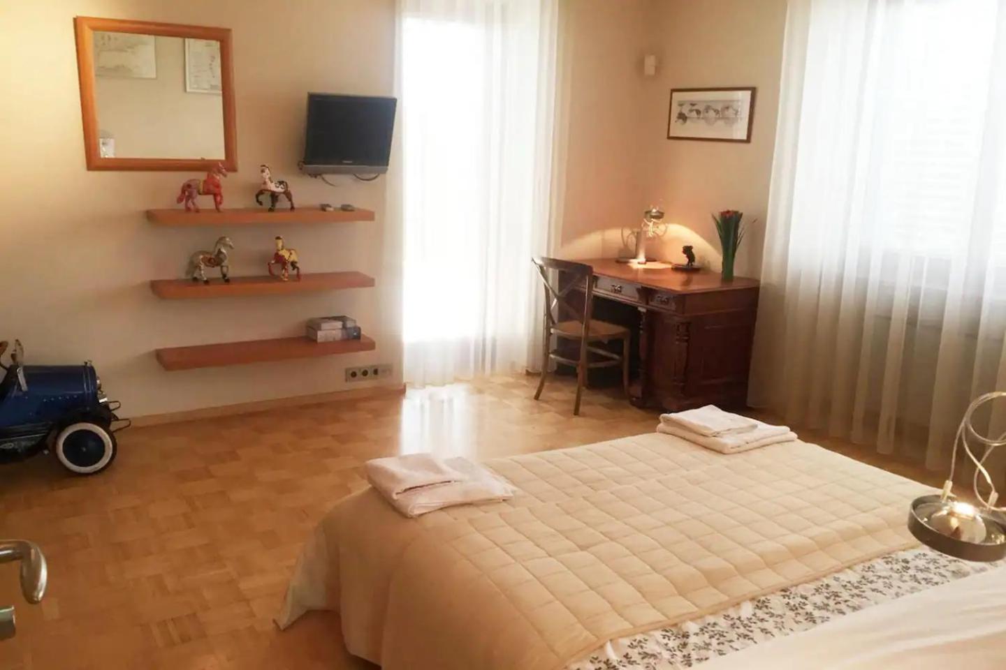 Huge Luxury Villa, 6 Beds And Baths, Terraces, Double Garage * Praga