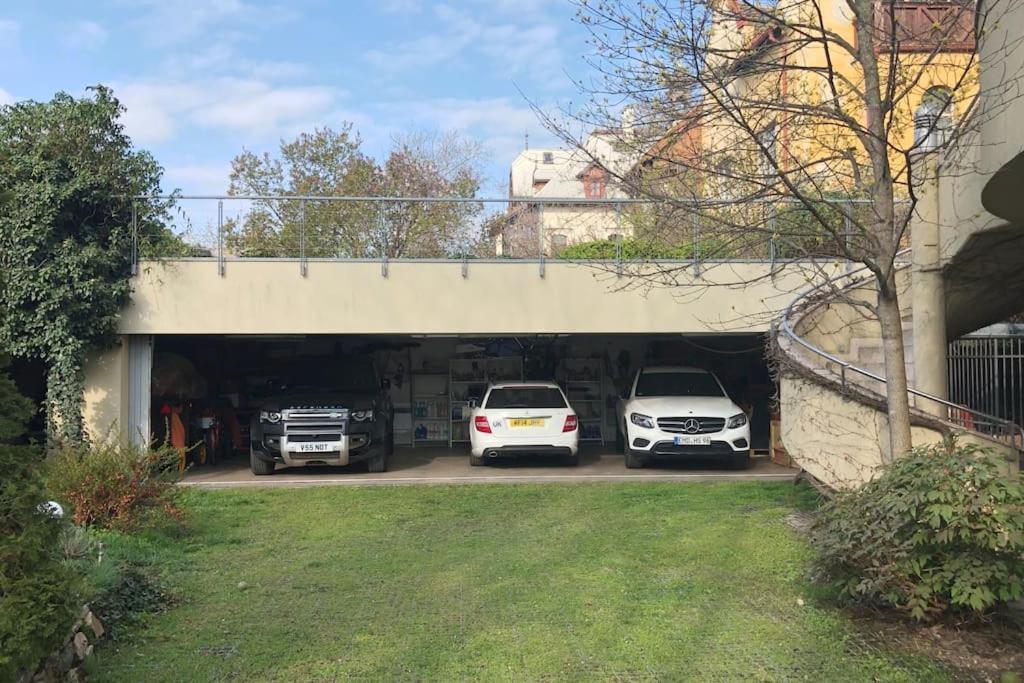 Huge Luxury Villa, 6 Beds And Baths, Terraces, Double Garage * Praga