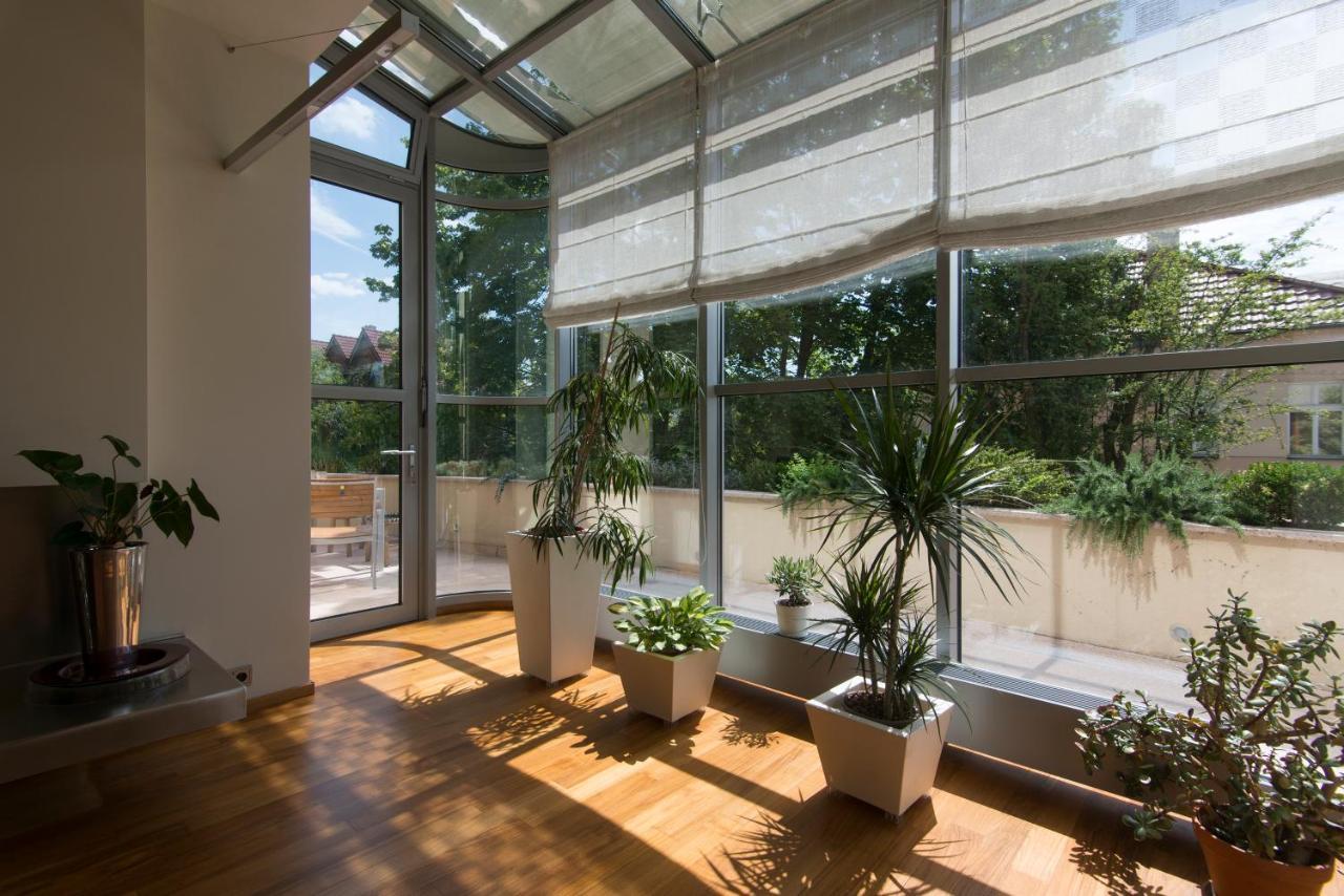 Villa Huge Luxury Villa, 6 Beds And Baths, Terraces, Double Garage