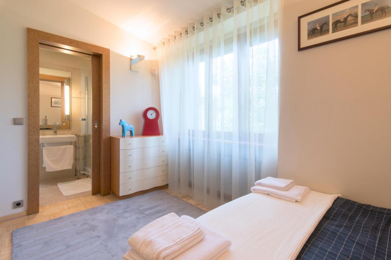 Villa Huge Luxury Villa, 6 Beds And Baths, Terraces, Double Garage Praga