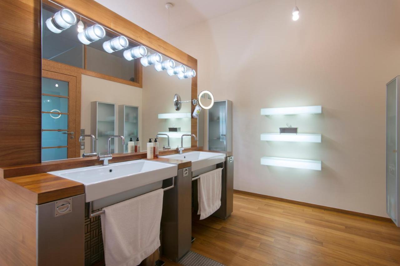 Huge Luxury Villa, 6 Beds And Baths, Terraces, Double Garage Villa Praga