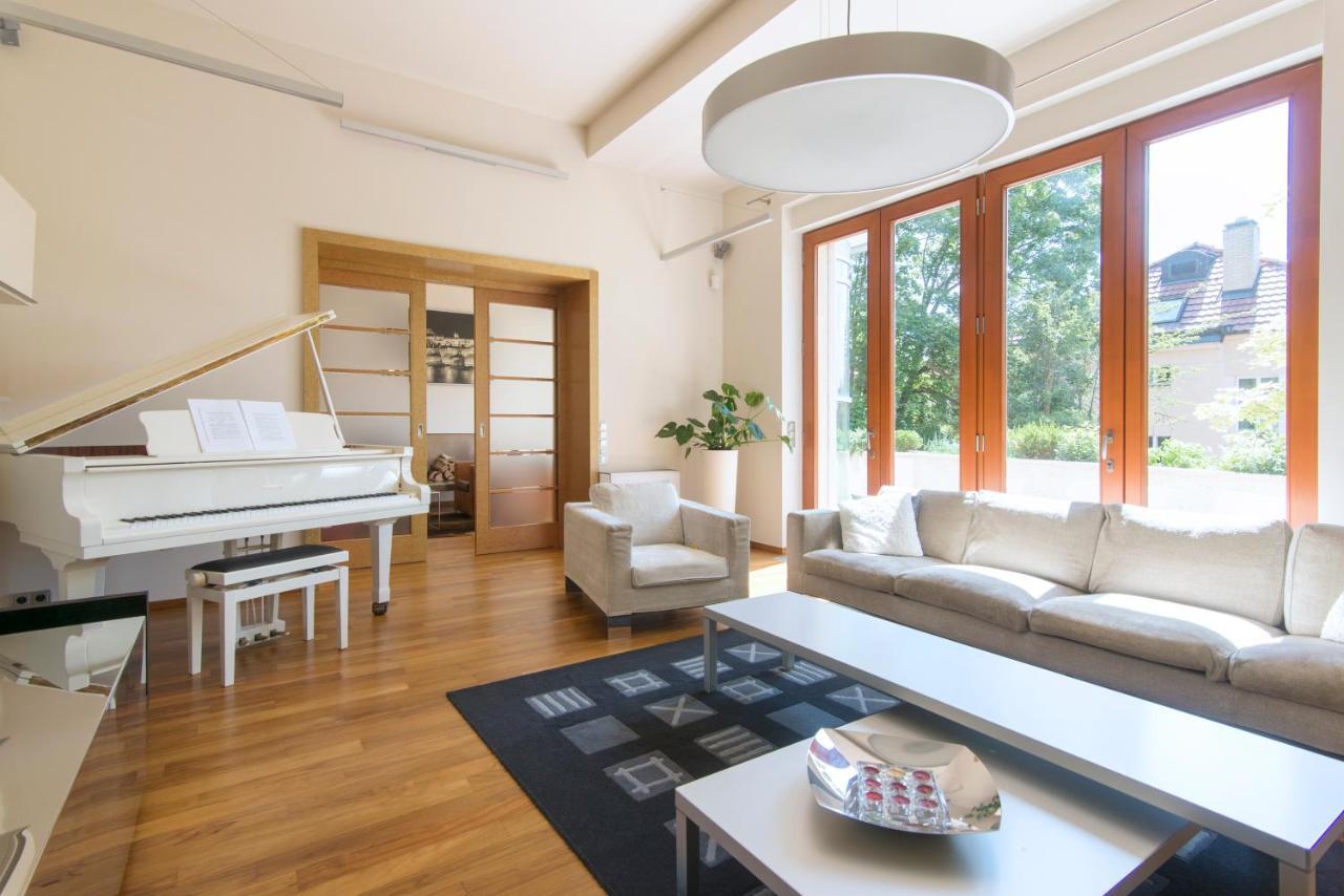 Huge Luxury Villa, 6 Beds And Baths, Terraces, Double Garage Villa Praga