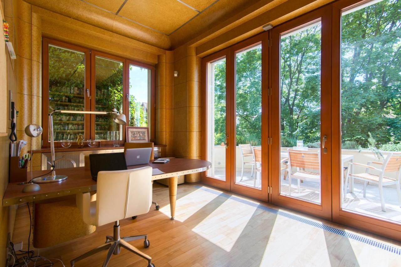 Villa Huge Luxury Villa, 6 Beds And Baths, Terraces, Double Garage Praga