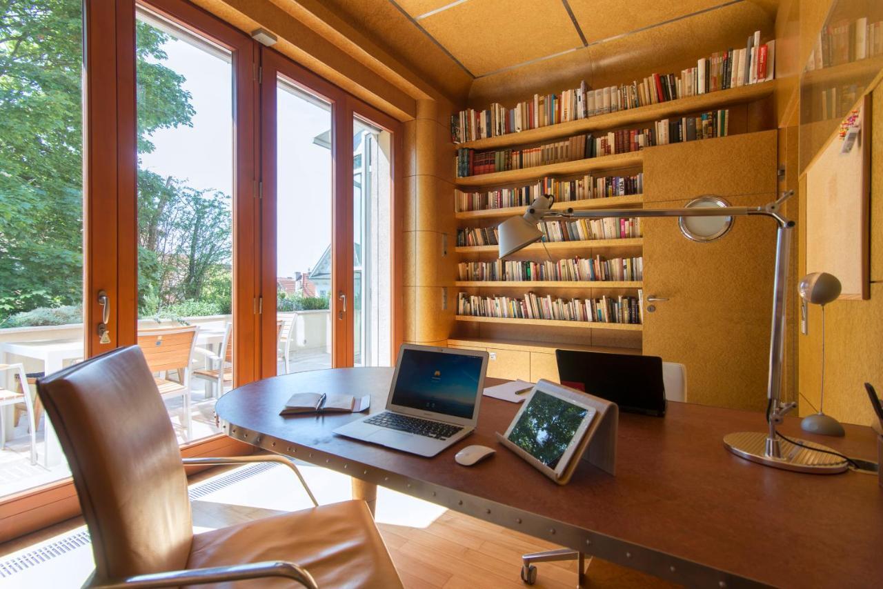 Huge Luxury Villa, 6 Beds And Baths, Terraces, Double Garage Praga